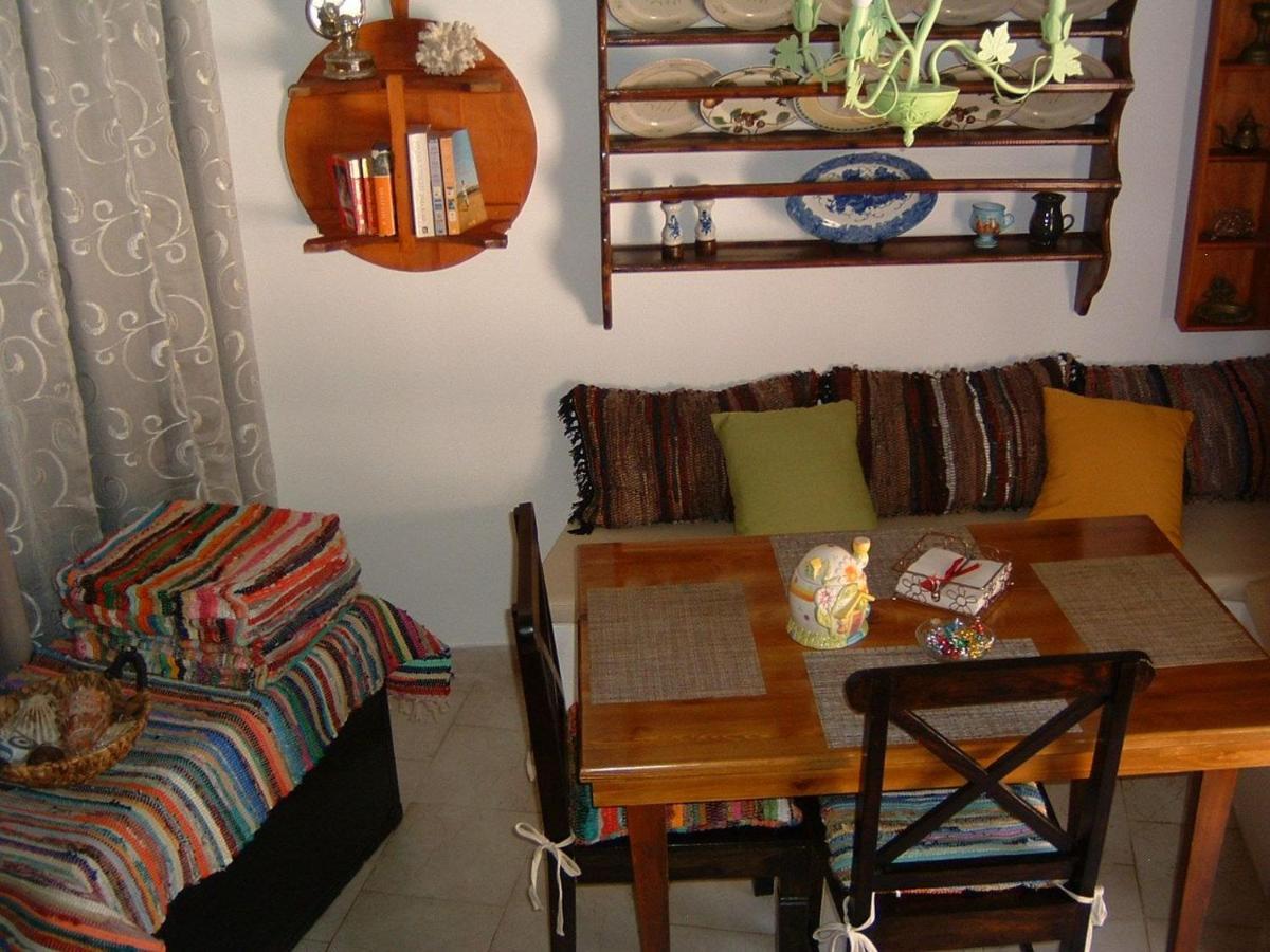 Yiayia'S Home Chalki Town Eksteriør billede