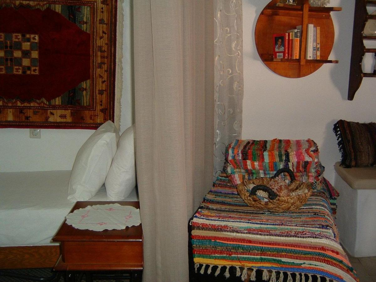 Yiayia'S Home Chalki Town Eksteriør billede