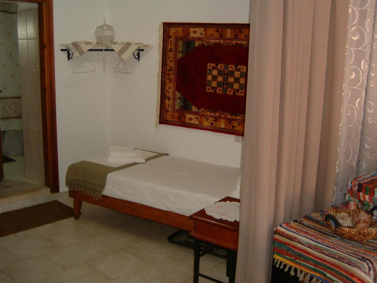 Yiayia'S Home Chalki Town Eksteriør billede