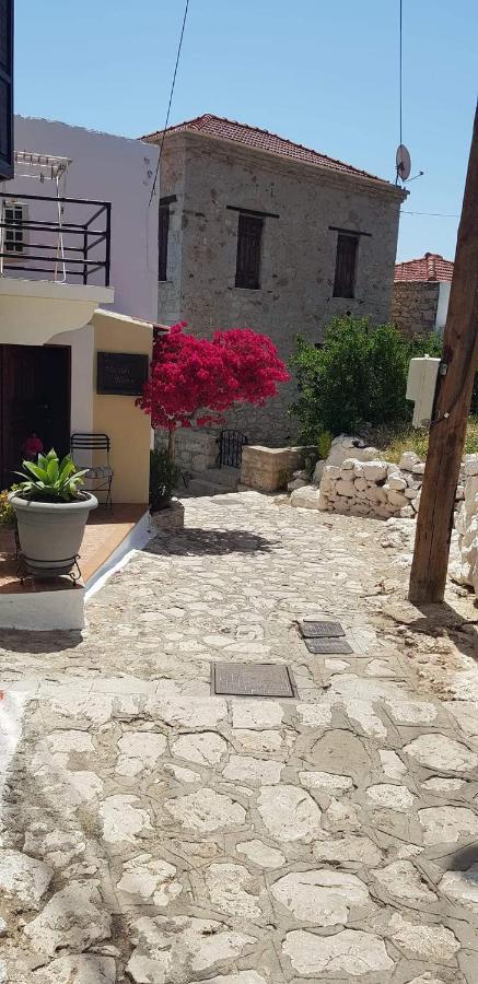 Yiayia'S Home Chalki Town Eksteriør billede