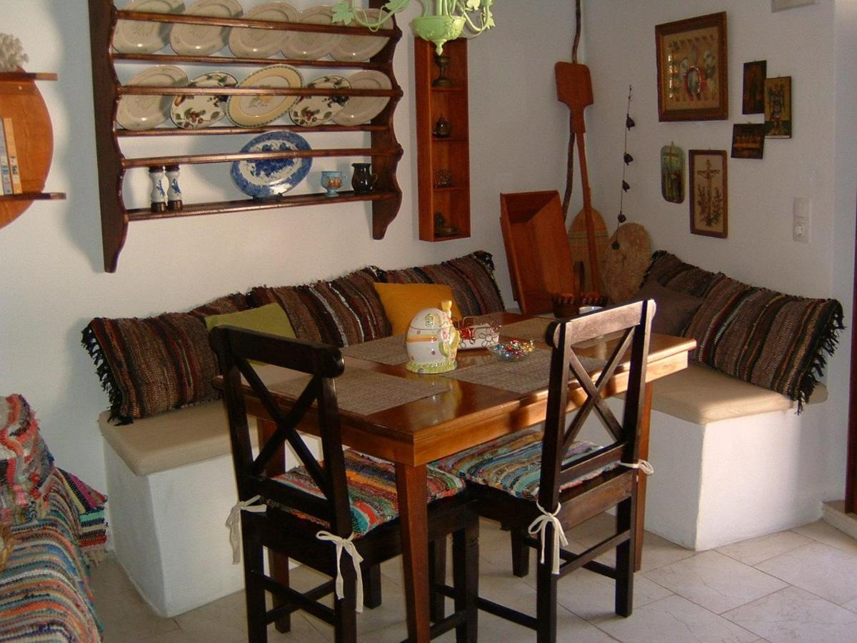 Yiayia'S Home Chalki Town Eksteriør billede