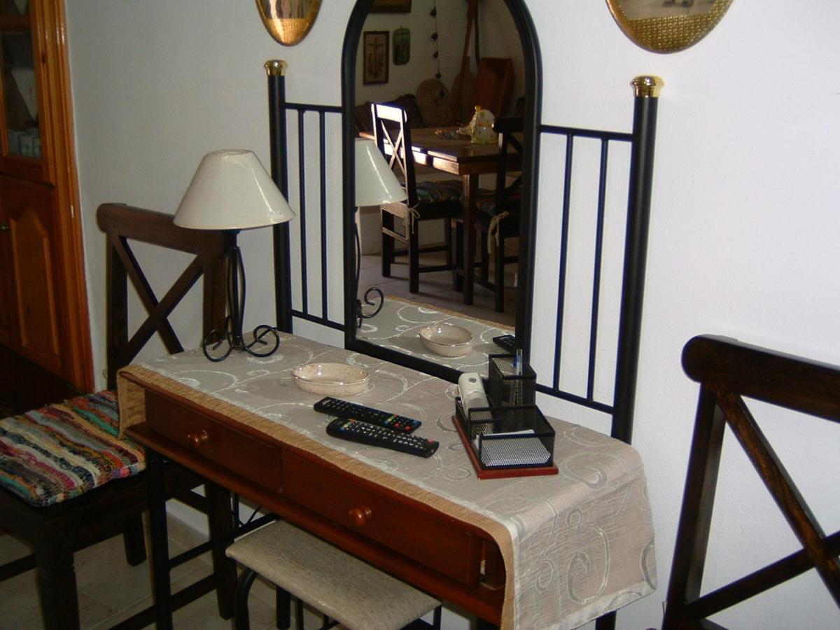 Yiayia'S Home Chalki Town Eksteriør billede