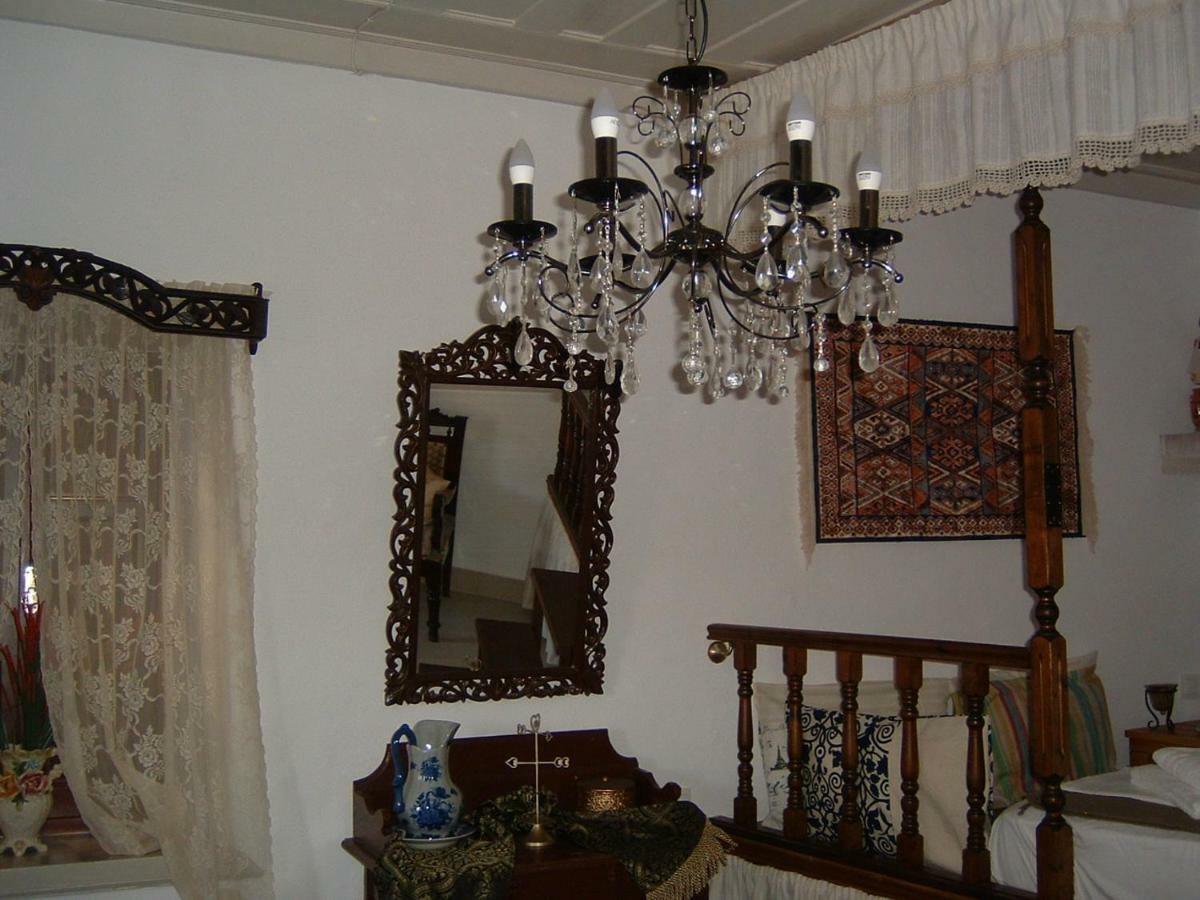 Yiayia'S Home Chalki Town Eksteriør billede