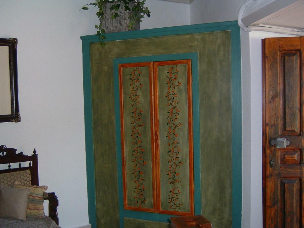 Yiayia'S Home Chalki Town Eksteriør billede