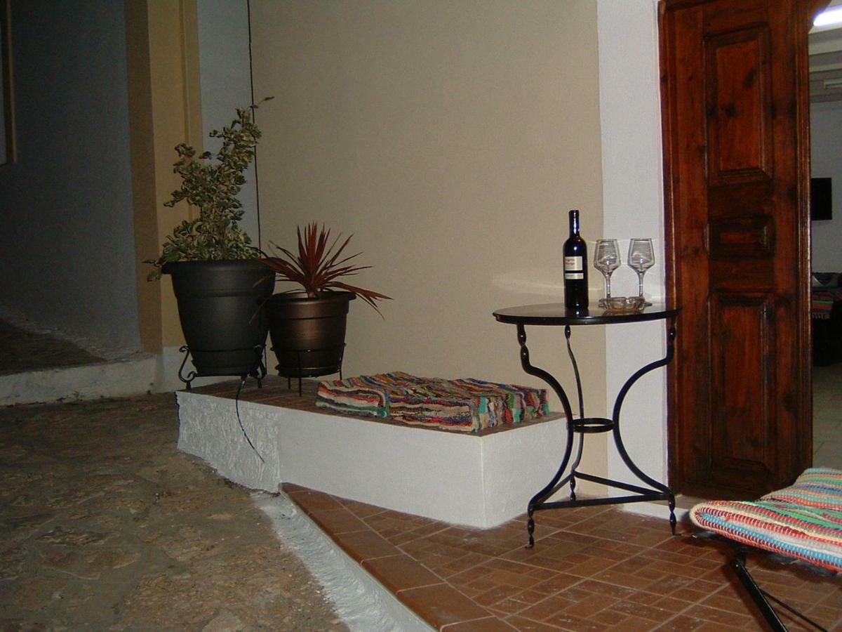 Yiayia'S Home Chalki Town Eksteriør billede